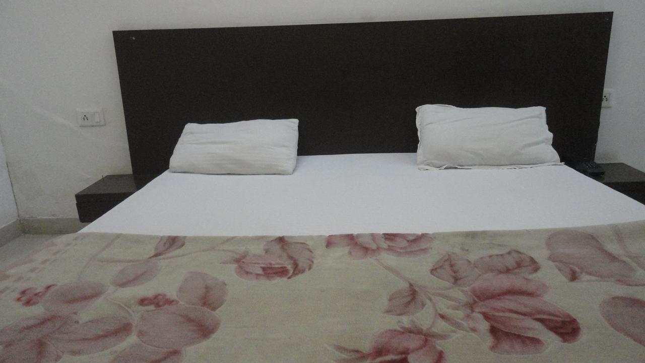 Hotel Satyartha Kāthgodām Dış mekan fotoğraf